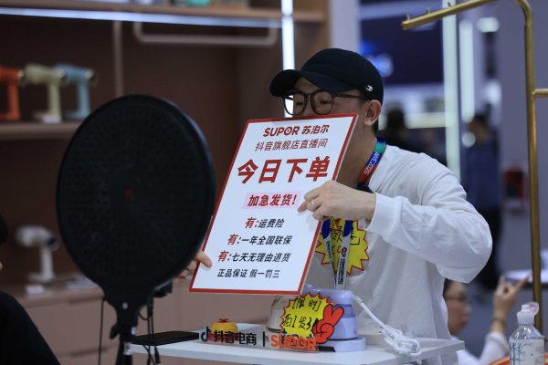 守护田间安全 公安部部署严打制售假劣种子、农药等农资犯罪