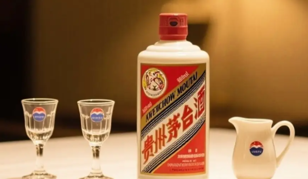 白酒卖不动了，茅台却在一年内两次涨价：涨的不是酒，是定价权