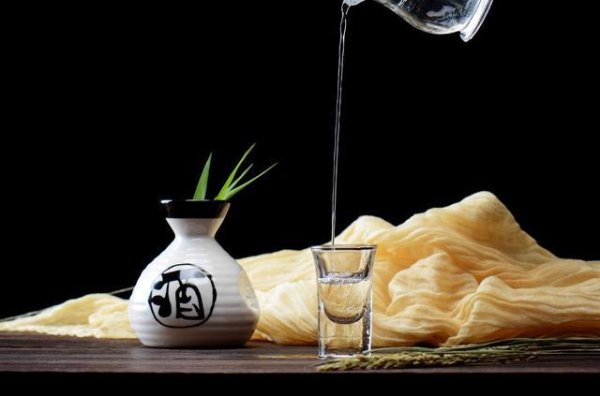 白酒再次被热议！医生提醒：三高人群喝白酒，日久产生5种变化