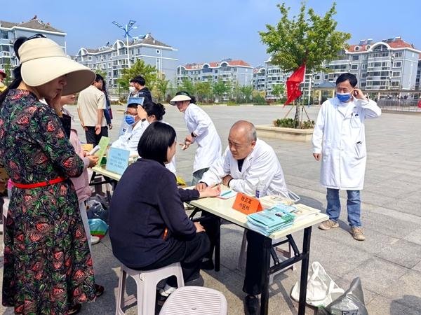 平度市人民医院：健康义诊进社区 便民服务暖民心