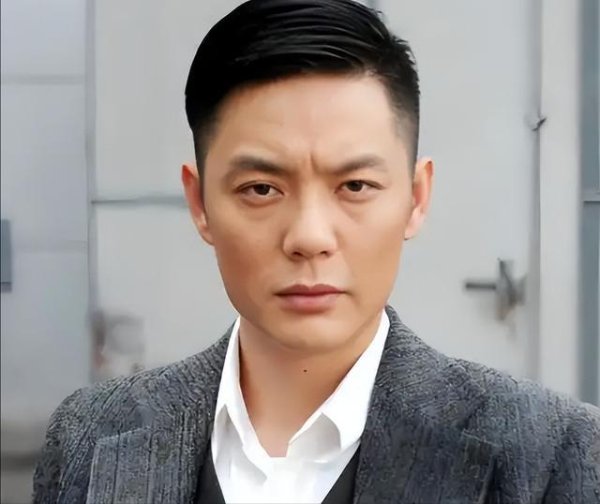 离婚9年，傅程鹏早已跻身香港名流阶层，前妻程愫终归还是输了