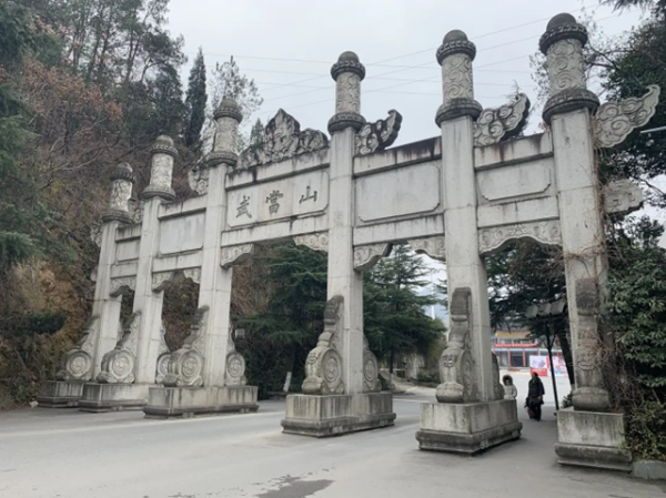 上山200天后，他决定重新高考学中医