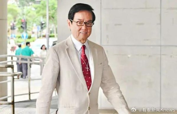 艺人黄百鸣，今天入狱服刑